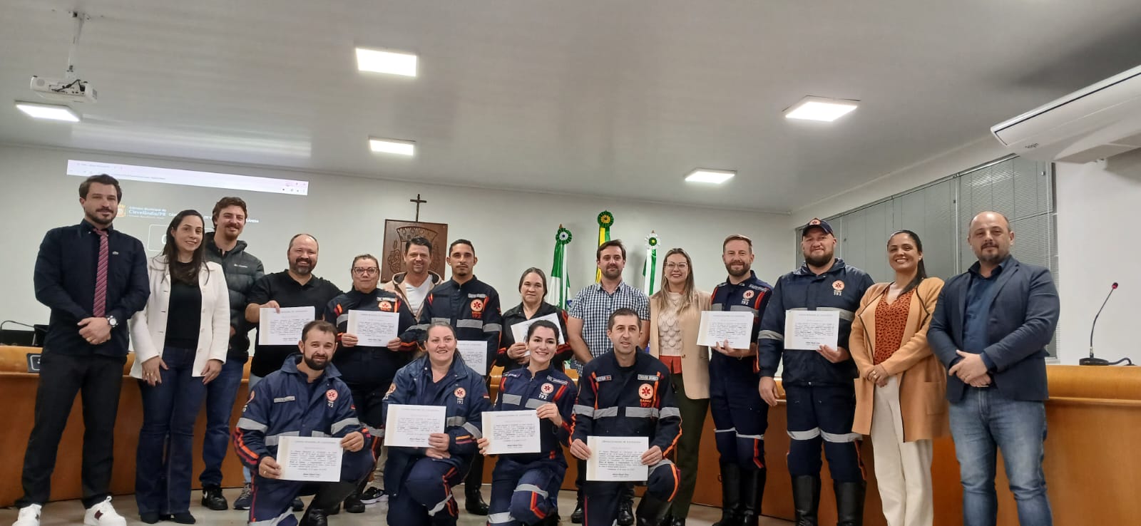 mocao-de-aplauso-aos-integrantes-do-samu-e-ao-radialista-mauro-fernando-piccinini-2.jpg