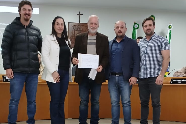 mocao-de-aplauso-aos-integrantes-do-samu-e-ao-radialista-mauro-fernando-piccinini-3.jpg