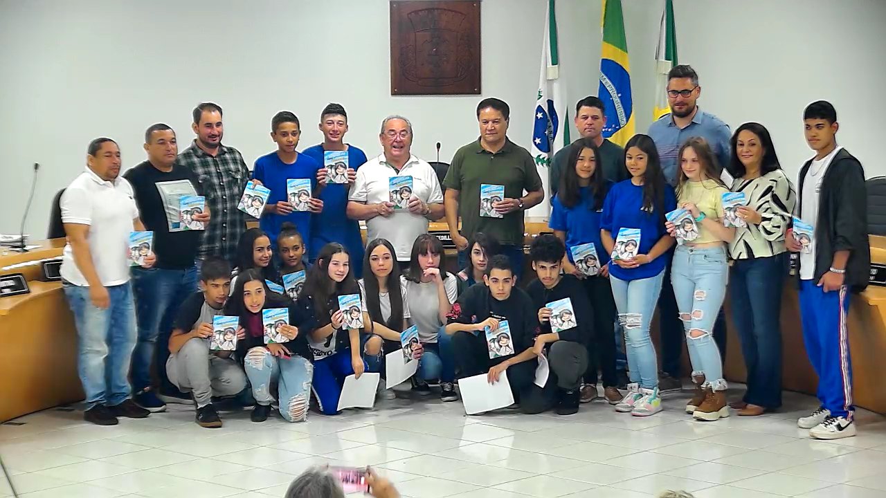 Grêmio Estudantil da escola João XXIII fazem uso da tribuna 